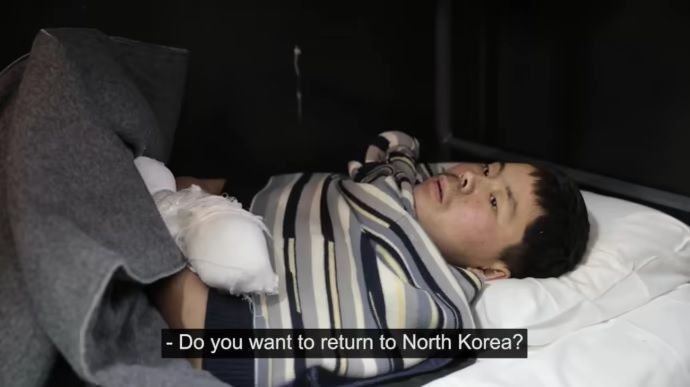 Допрос военных из КНДР, которых взяли в плен в Курской области. Стоп-кадр с видео