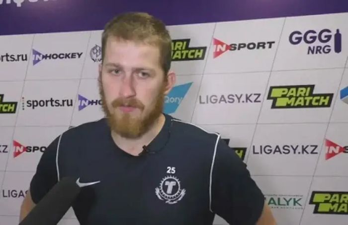 Хоккеист "Кулагера" вынужден ночевать во дворце спорта