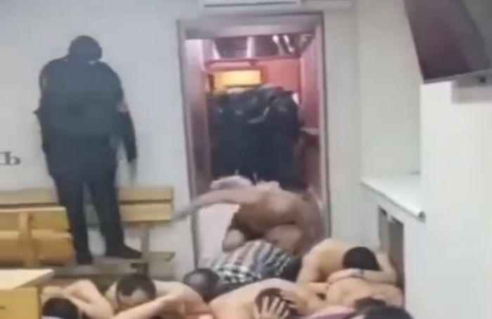 Кыргызстан выразил протест России после жёсткого задержания соотечественников в московской бане