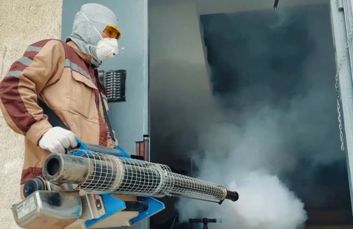 В Атырау на борьбу с комарами привлечено около 15 единиц техники