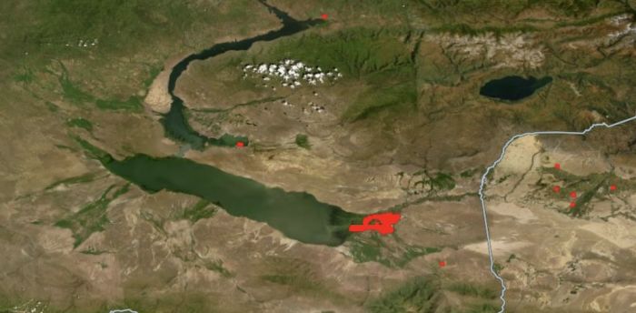 В ВКО тушат горящий камыш