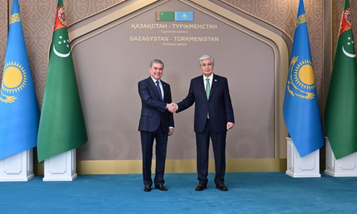 Президент провёл неформальную встречу с председателем Халк Маслахаты Туркменистана