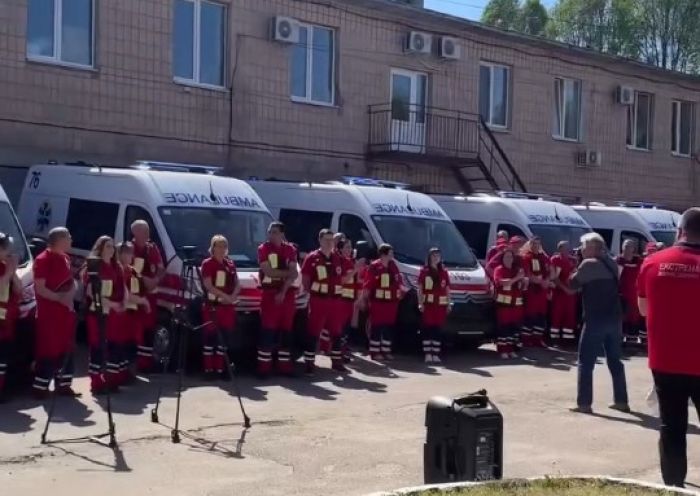 Казахстанская BI Group передала Украине шесть машин скорой помощи