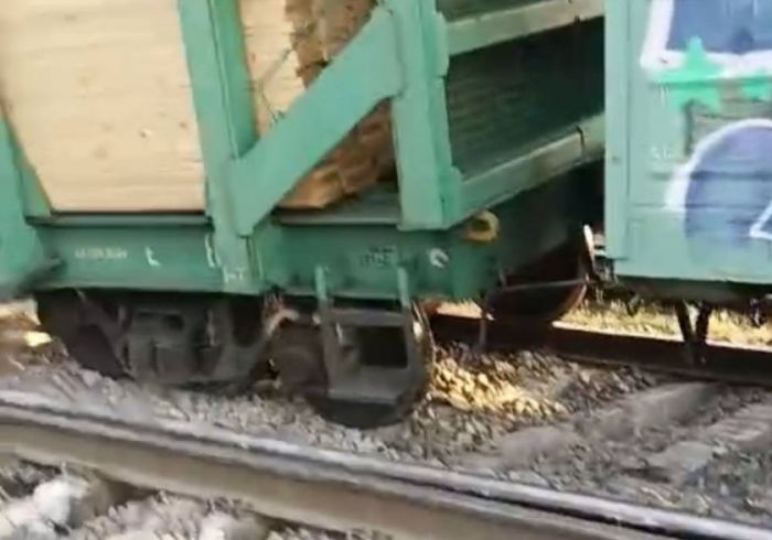 Сход вагонов произошёл на станции Турксиб