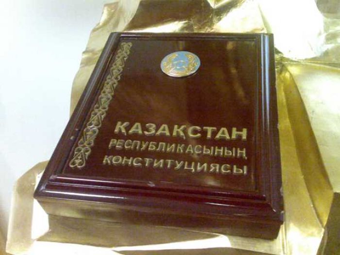  На День Конституции казахстанцы будут отдыхать один день 