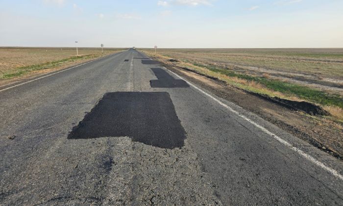 Трасса Атырау – Уральск разваливается: капитального ремонта опять не будет