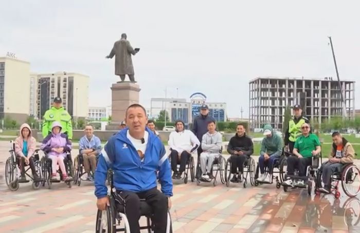 В Атырау прошла акция с участием людей, чья жизнь изменилась после ДТП