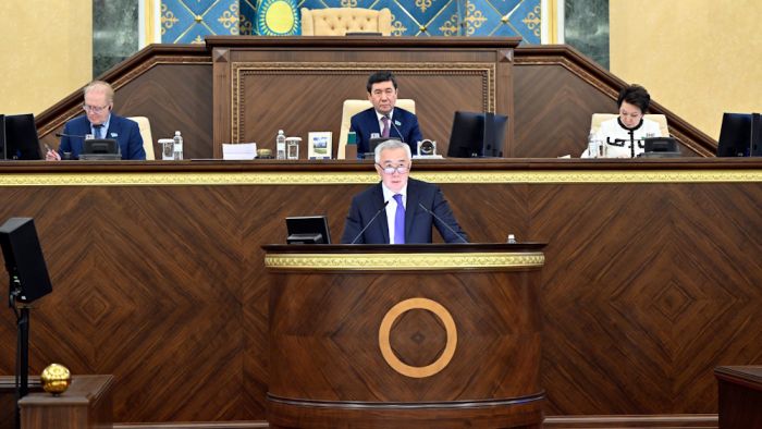 В Казахстане начнут "резать" бюджет