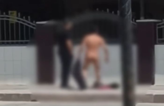 Голый мужчина переполошил прохожих в Актау