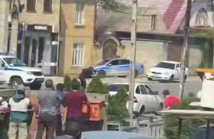 В Дагестане неизвестные расстреляли патруль ДПС и угнали их автомобиль: трое полицейских погибли