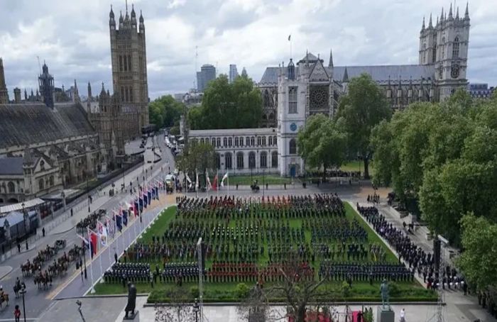 Лондон отмечает 80-летие Победы: в параде приняли участие украинские военные