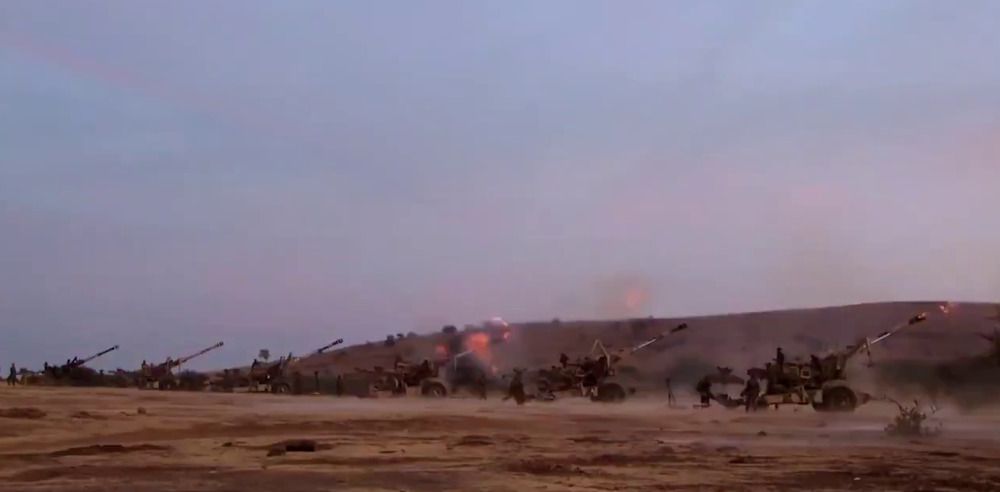 артиллерия Индии наносит удар по Пакистану, стоп-кадр видео