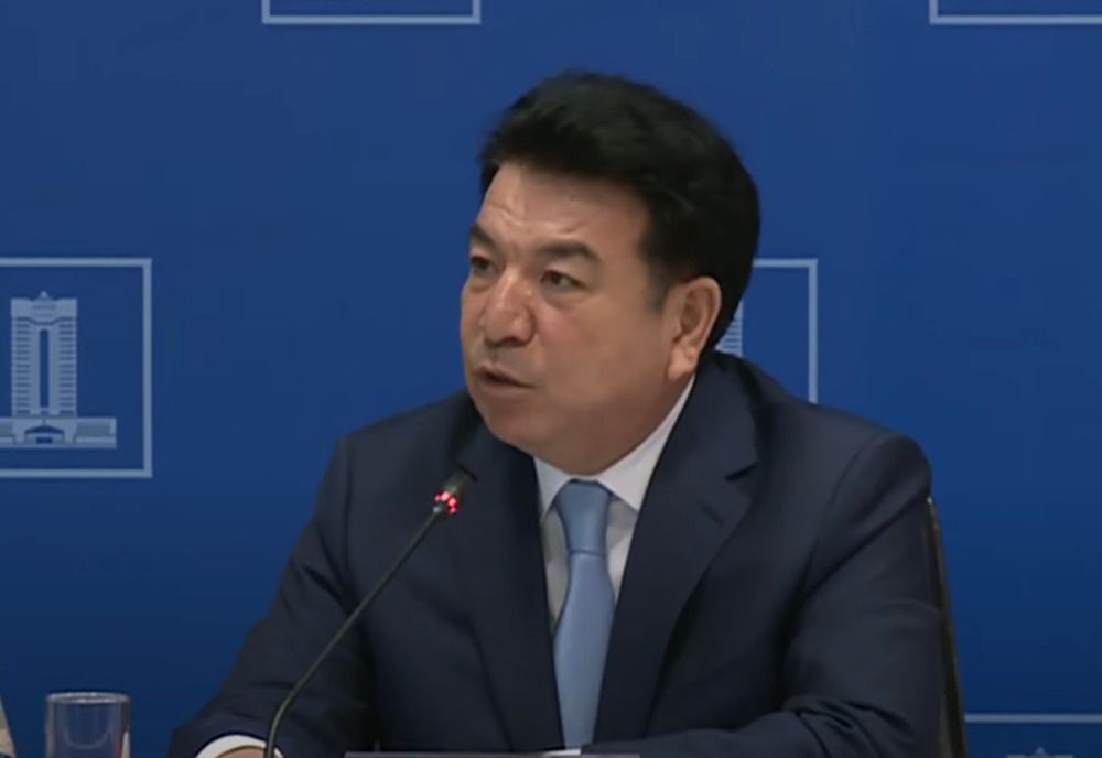 министр просвещения РК Гани Бейсембаев, стоп-кадр видео министр просвещения РК Гани Бейсембаев, стоп-кадр видео
