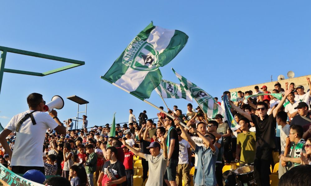 Болельщики на стадионе "Мунайши". Фото из архива "АЖ" Болельщики на стадионе "Мунайши". Фото из архива "АЖ"