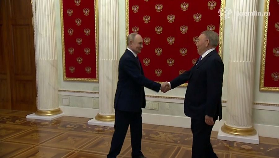 встреча Владимира Путина и Нурсултана Назарбаева, стоп-кадр видео Кремля встреча Владимира Путина и Нурсултана Назарбаева, стоп-кадр видео Кремля