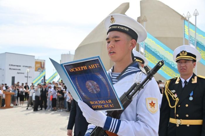 Моряки в Актау принесли присягу