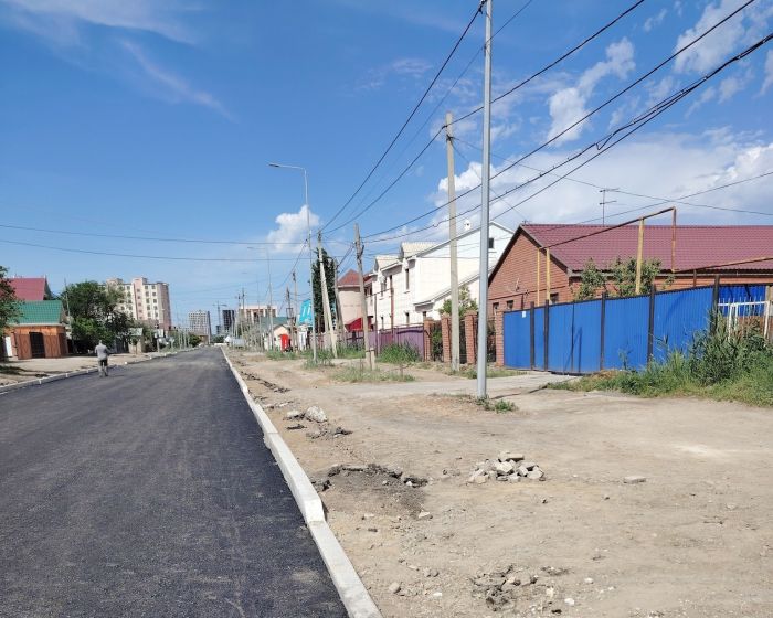 Жители Атырау критикуют ремонт улицы Жарбосынова