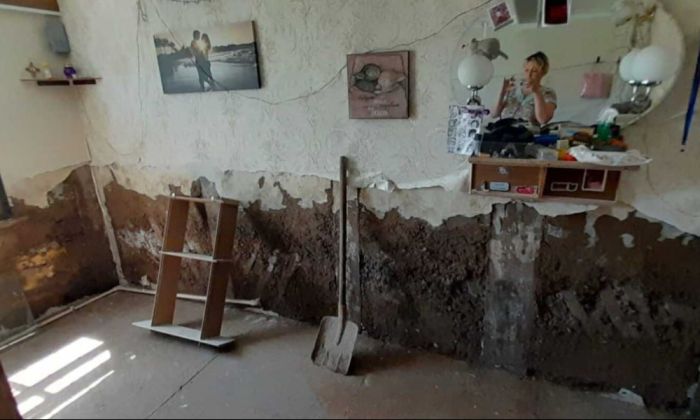 Акимат Уральска объяснил, почему две пострадавшие от паводка семьи остались без жилья