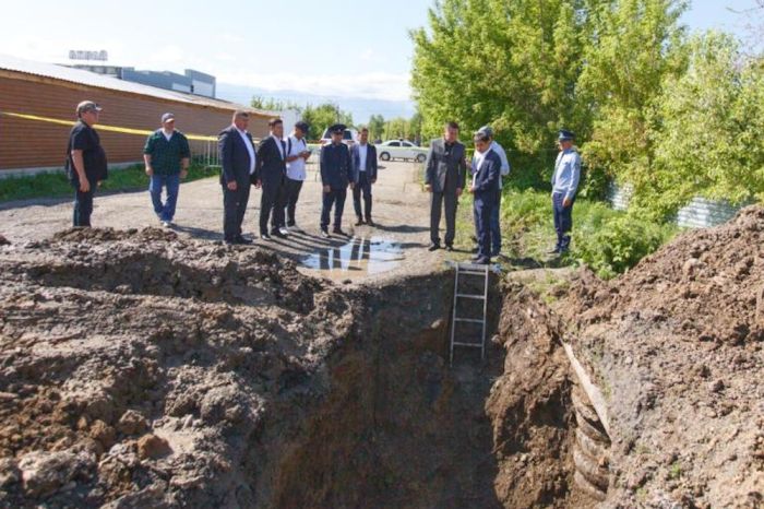Трагедия в ВКО: при ремонте водопровода погибли двое коммунальщиков