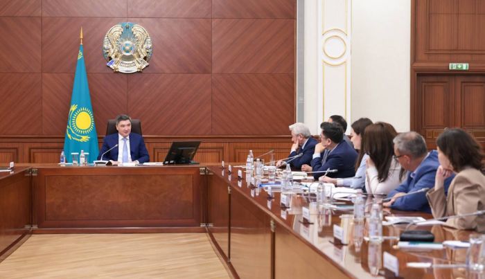 В правительстве обсудили развитие экономики с экспертами