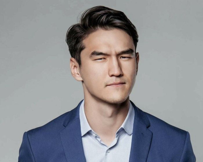 Нурлана Сабурова задержали в Шереметьево: комику грозит депортация