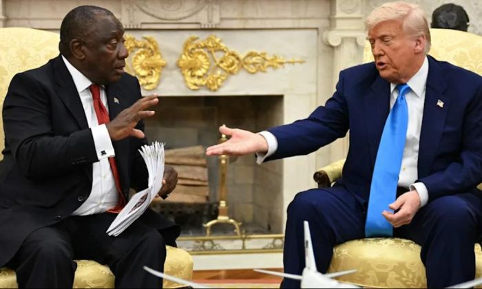 Трамп обвинил президента ЮАР в «геноциде белых» и показал ему видео с кладбищами из другой страны