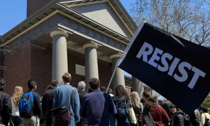 Гарвардскому университету запретили принимать иностранцев