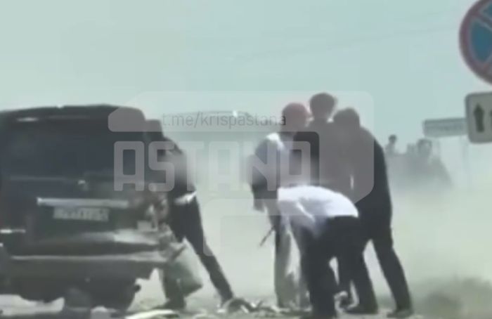 Выпускной кортеж школьников попал в аварию в Жанаозене