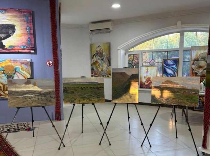 Импрессионизм Мангышлака: в Атырау с выставкой приехал Марат Тоттеев