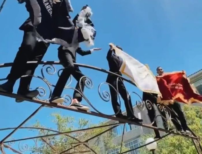 В Кульсары выпускники устроили переполох в парке