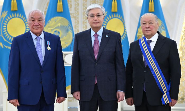 Честь за служение Родине: государственные награды вручены Чердабаеву и Токпанову