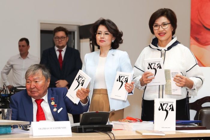 В Алматы отметили юбилей выхода книги "Аз и Я" Олжаса Сулейменова