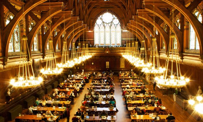 Гарвард под давлением: что ждёт казахстанских студентов на фоне угрозы отчислений