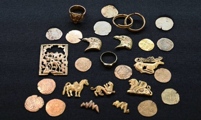 Исторические ювелирные изделия сакского периода переданы в Национальный музей Казахстана