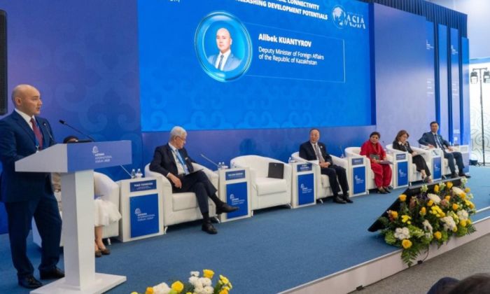 Развитие Транскаспийского маршрута обсудили на Международном форуме в Астане