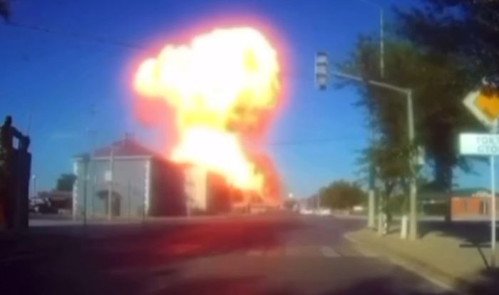 Взрыв на АЗС в Кульсары: в сети появилось видео взрыва