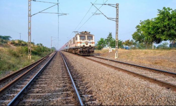 В Карагандинской области поезд сбил двухлетнего ребёнка