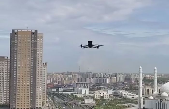 Астанчанин хотел смотреть парад с балкона и обратился в суд