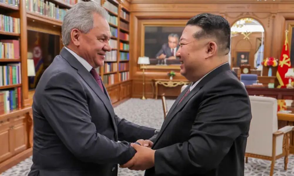 Сергей Шойгу и Ким Чен Ын в Пхеньяне, 4 июня 2025 года/Фото: KCNA/REUTERS