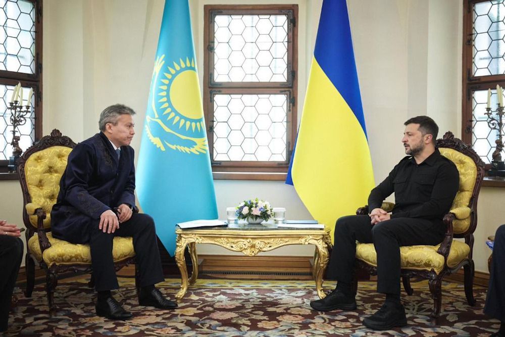 посол РК в Украине Т. Барлыбаев и президент Украины В.Зеленский, фото МИД РК посол РК в Украине Т. Барлыбаев и президент Украины В.Зеленский, фото МИД РК