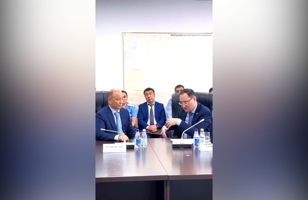 глава комитета поправовой статистике и специальным учетам Генеральной прокуратуры Сабит Нурлыбай и заместитель министра внутренних дел Санжар Адилов глава комитета поправовой статистике и специальным учетам Генеральной прокуратуры Сабит Нурлыбай и заместитель министра внутренних дел Санжар Адилов