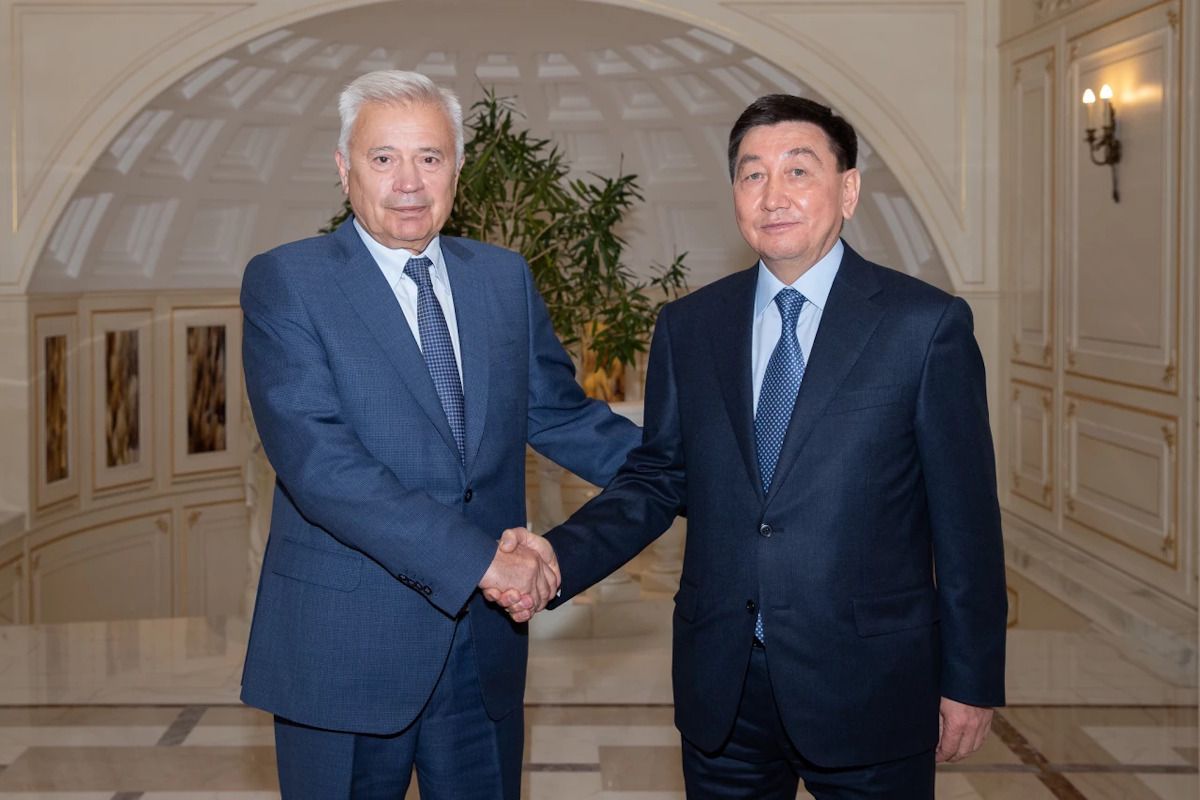 Алик Айдарбаев (справа), Вагит Алекперов, глава Лукойла, октябрь 2020 года, фото пресс-службы КМГ