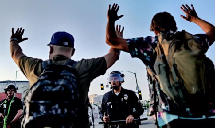 Мэр Лос-Анджелеса объявила о введении комендантского часа в ряде районов