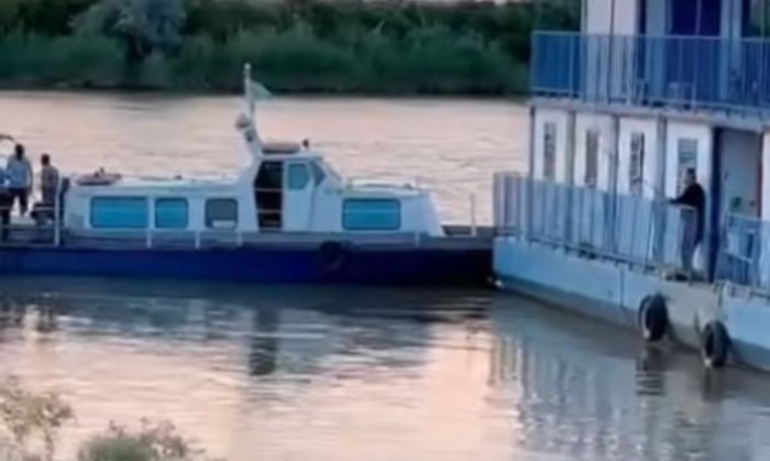 Флаг на борту и тишина в ответ: видео из дельты Урала вызвало резонанс
