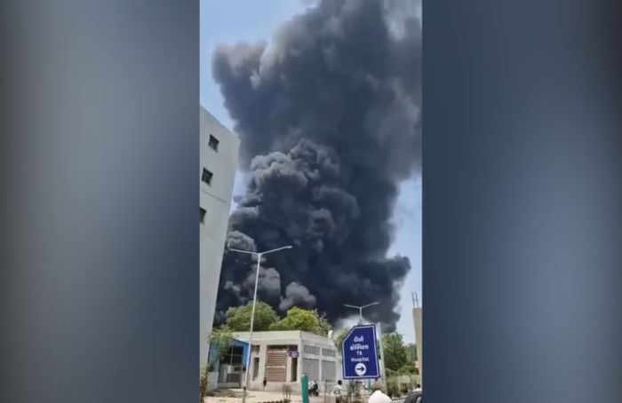 Boeing 787 Air India разбился в Ахмедабаде - выжил один пассажир