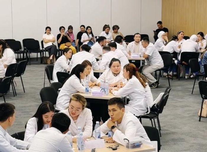 В Атырау врачи соревновались в знании медицины и истории