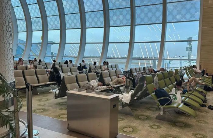 Казахстанцы застряли в Ашхабаде: рейс FlyDubai не может вылететь из-за конфликта на Ближнем Востоке