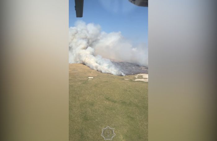 Тушение камыша продолжается: угрозы населённым пунктам нет