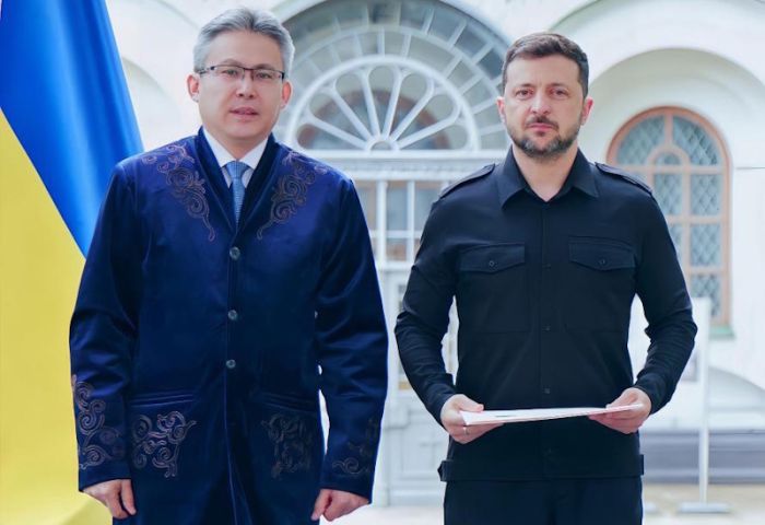 Посол Казахстана вручил верительные грамоты Владимиру Зеленскому