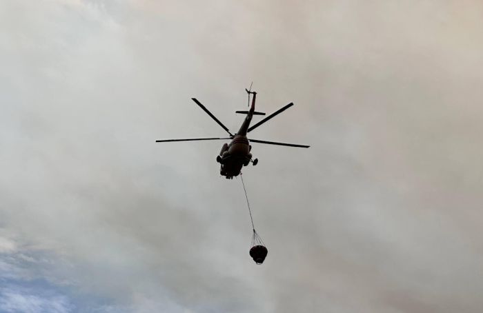 К тушению пожара в резервате «Акжайык» подключён второй вертолёт